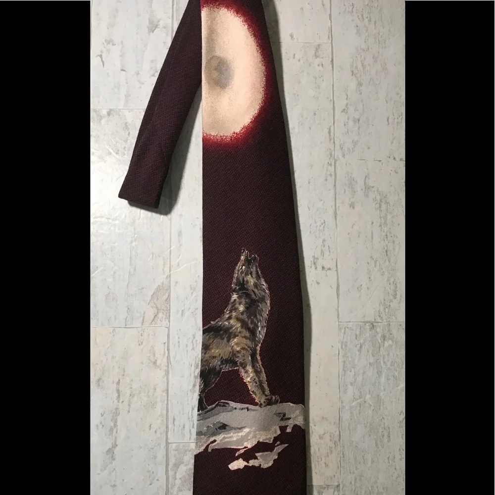Vintage wool howling at the moon wolf tie